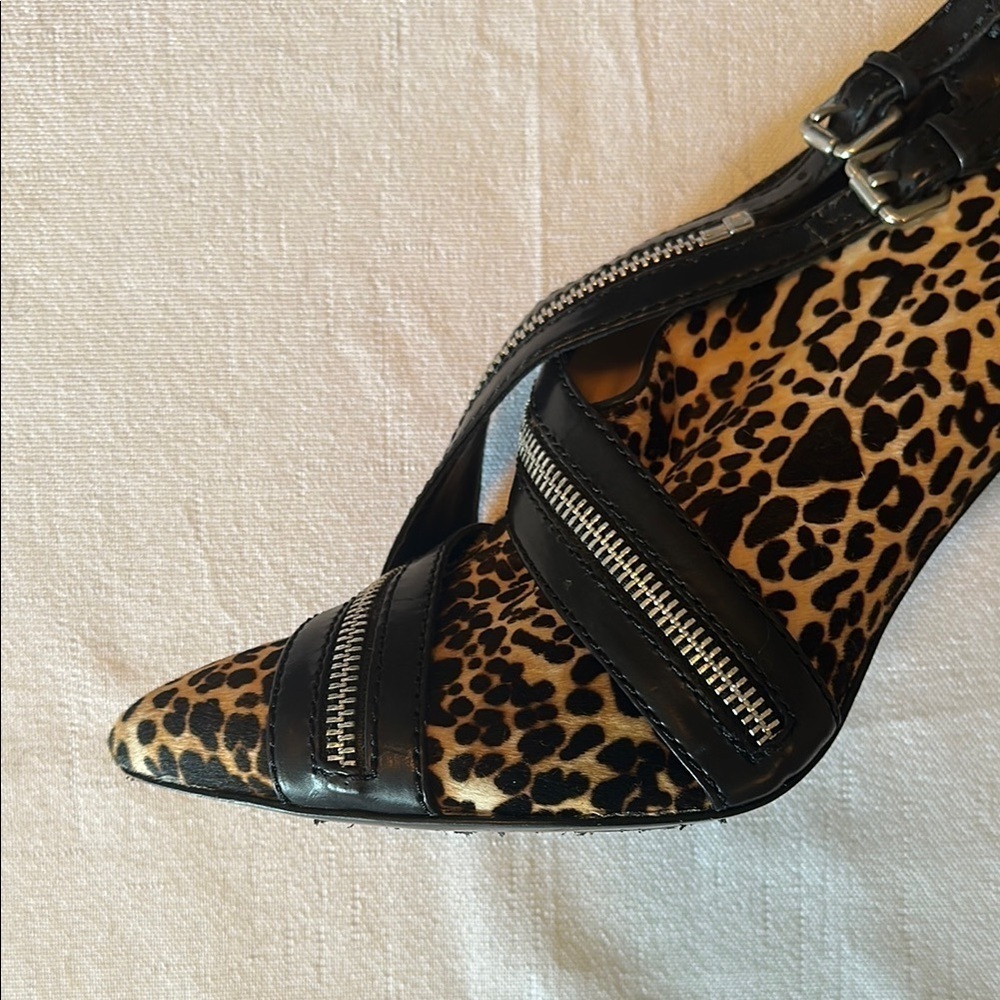Vince Camuto Brown and Black Heels with Sophisticated Design - Picture 5 of 11
